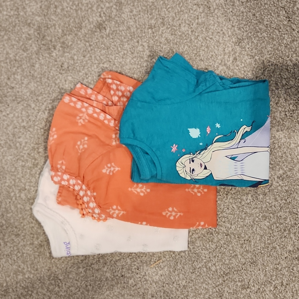 Bundle of girls short sleeve shirts